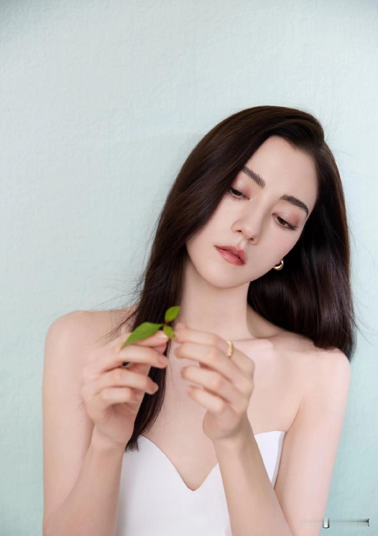 别再用郭晶晶标准看娜然，霍家对老二就一句话：你开心就好！全网都在替霍家操