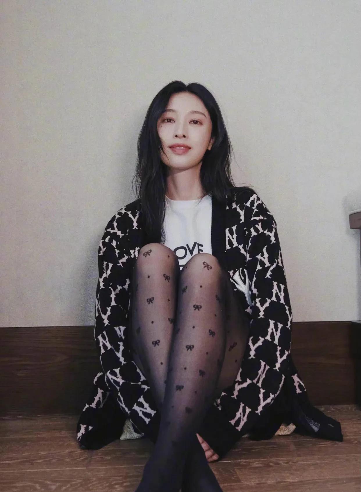 张俪：以傲人美腿领衔，凭灵秀颜值圈粉无数