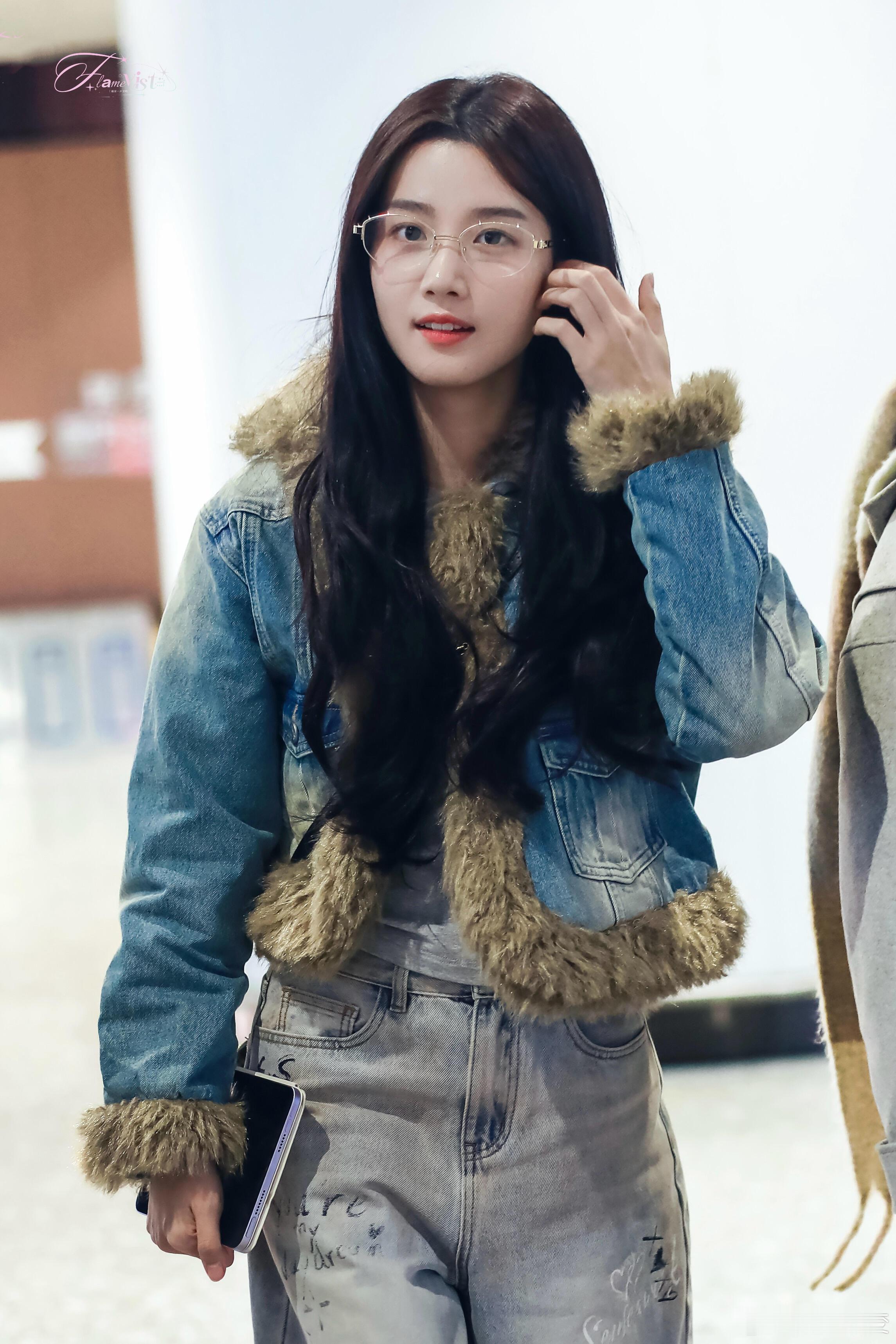 卢昱晓𝟐𝟓𝟏𝟐𝟏𝟎|𝐏𝐊𝐗🛬戴上眼镜的学姐噜卢昱晓