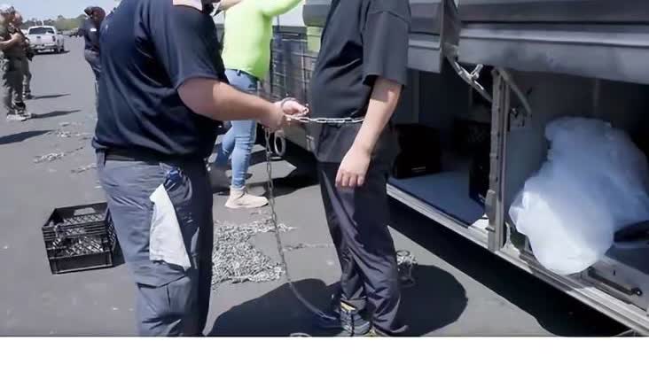 人都要走了，特朗普现在才想起来这些被捕的韩国人员是熟练的技术人员，中断遣返要求继