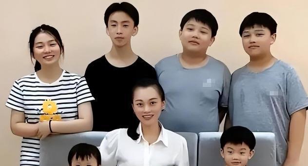 她嫁给了一个北京大学的高材生，就给丈夫使劲生孩子，连续要了7个孩子，还说自己的丈