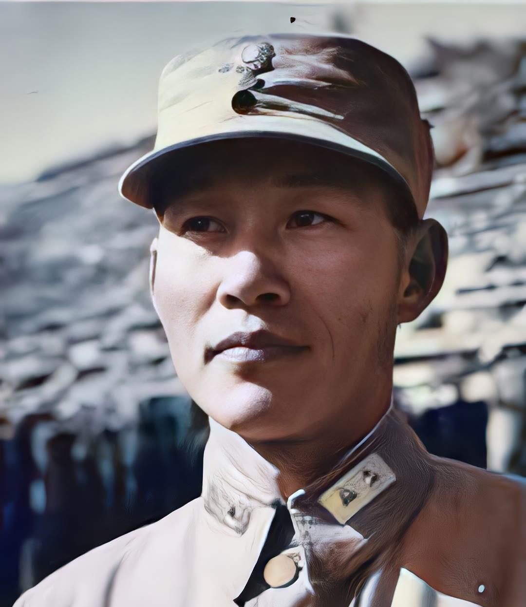 1936年，税警总团长黄杰请张佛千给他帮忙，说：“我的六个团，有两个团长不大服管