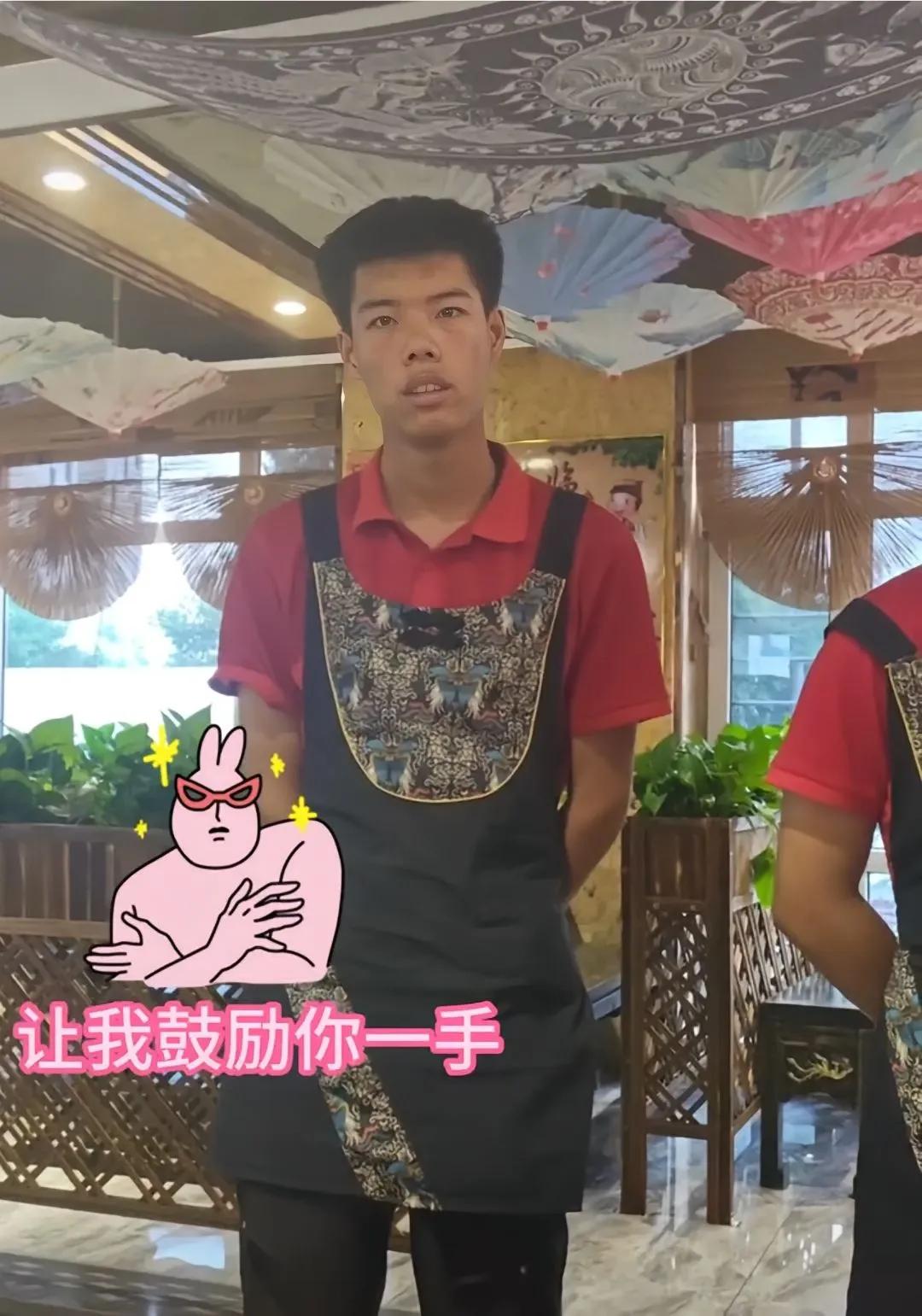 火锅店收留自闭症小伙当暑假工爆火！温柔老板圈粉无数山西一家酸汤鱼火锅店意