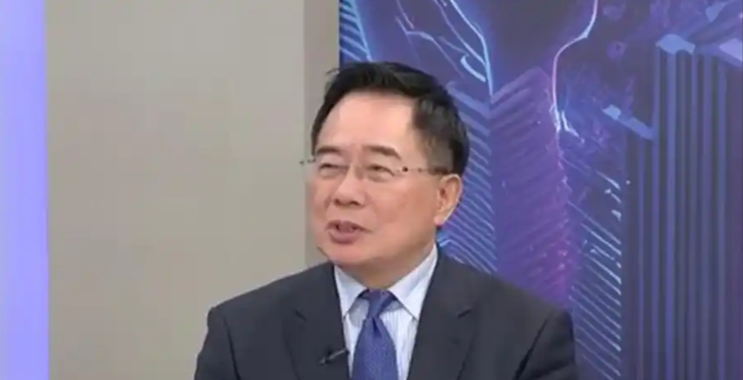 蔡正元博士就台湾统一问题爆出了金句——“武力攻打，你又不敢！”什么意思呢？大陆对