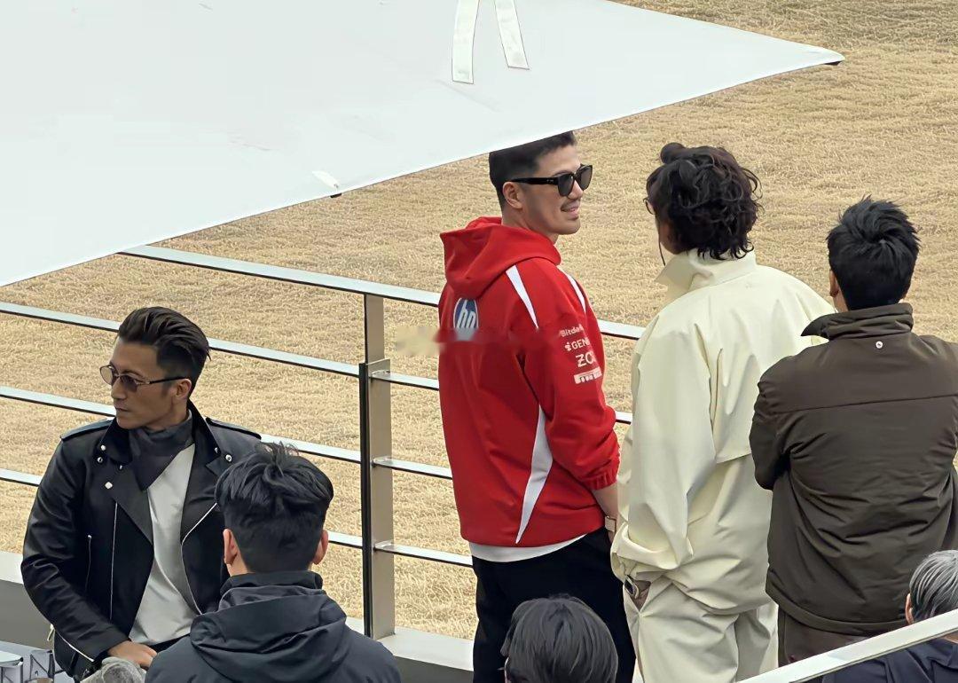 施伯雄和谢霆锋本人好帅！京城F4勇闯小沪开心开心
