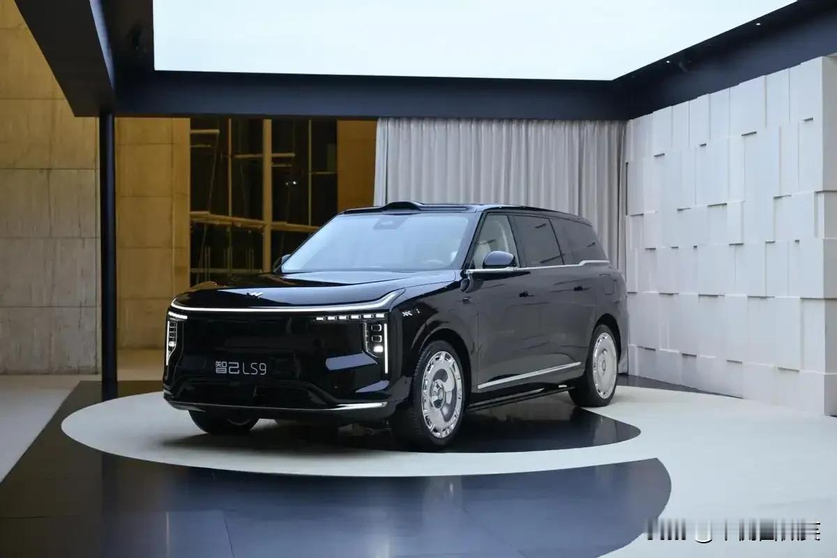 噪音控制方面智己LS9有着优秀的隔音设计。智己LS9在车身设计和材料选用