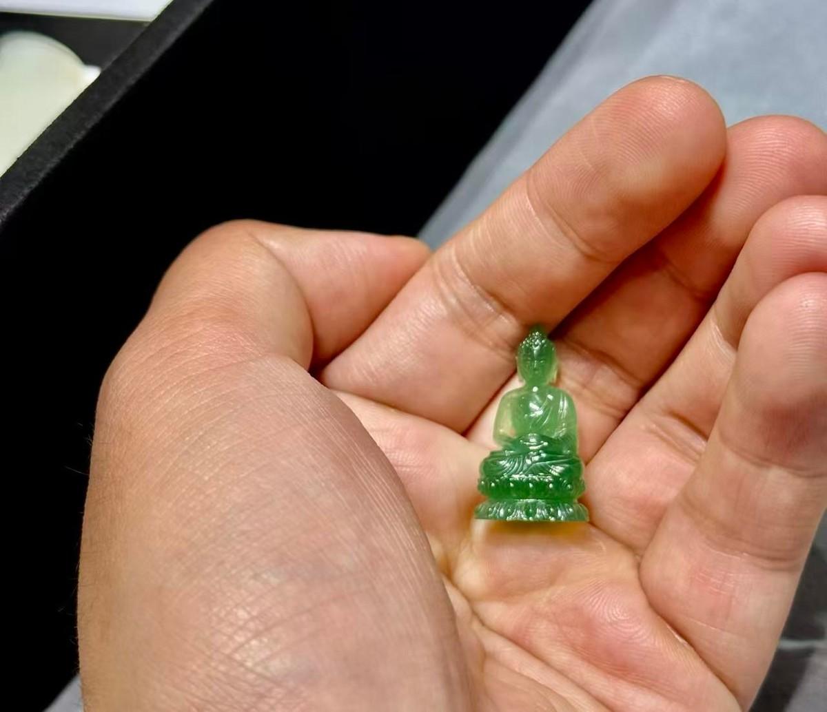 房东昨天摔了一跤，脚后跟骨裂了，当时他家没人，我正好路过就送他去医院，跑前跑后忙