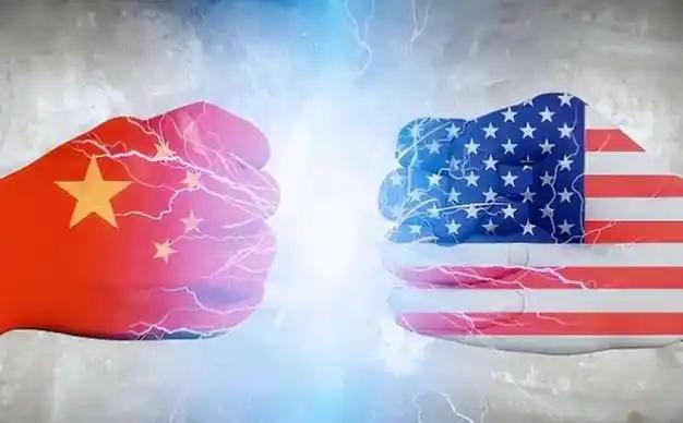 中美这两年把全世界都给弄傻眼了！小国们最近几年发现，国际舞台上的戏码越来越看