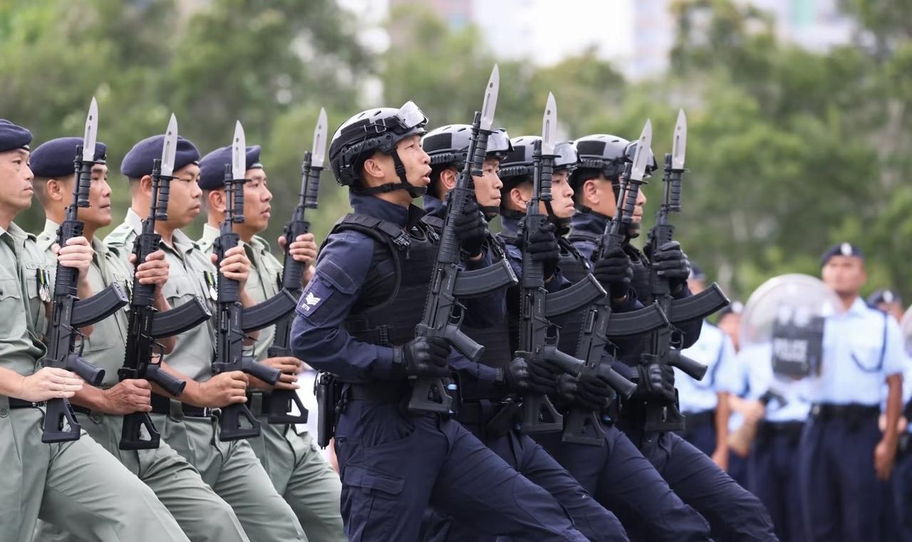 时光荏苒，香港警察都用上国产QBZ191了，彻底告别一水欧美制式的时代。