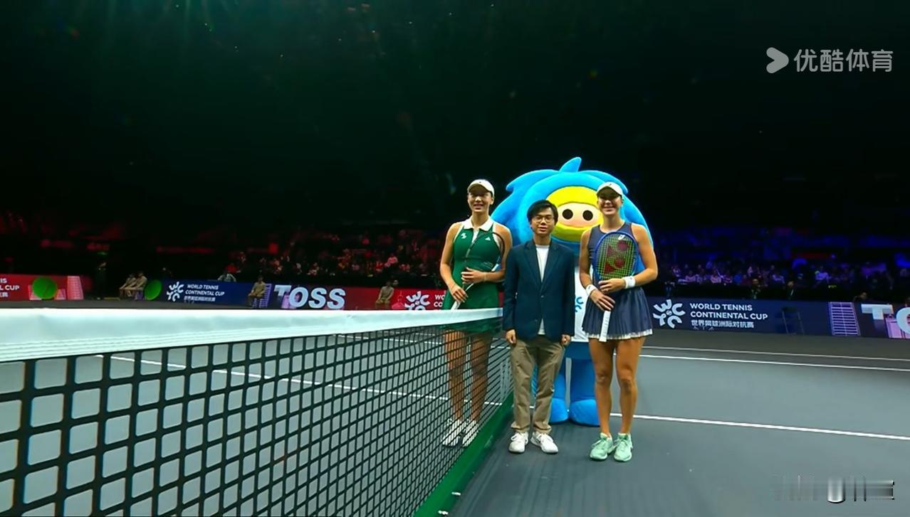 随着王欣瑜和本西奇开始热身，正在深圳进行的首届“世界网球洲际对抗赛”就此开赛！共
