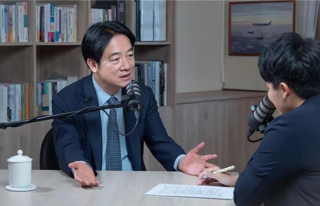 解放军航母突破第二岛链，赖清德一改往日态度，喊话“促进中国统一！”，这究竟是怎么