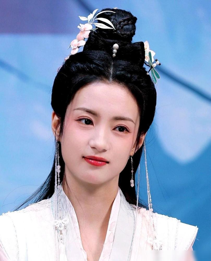 张雅钦被“软封杀”了。不是明文封杀。是更狠的“谨慎合作”名单。你懂吧？就是所有S