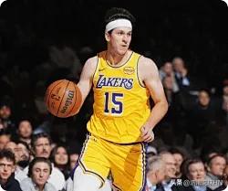 随着里夫斯再轰44分，NBA得分榜前十最新排名变成:10、爵士马尔卡宁，芬兰