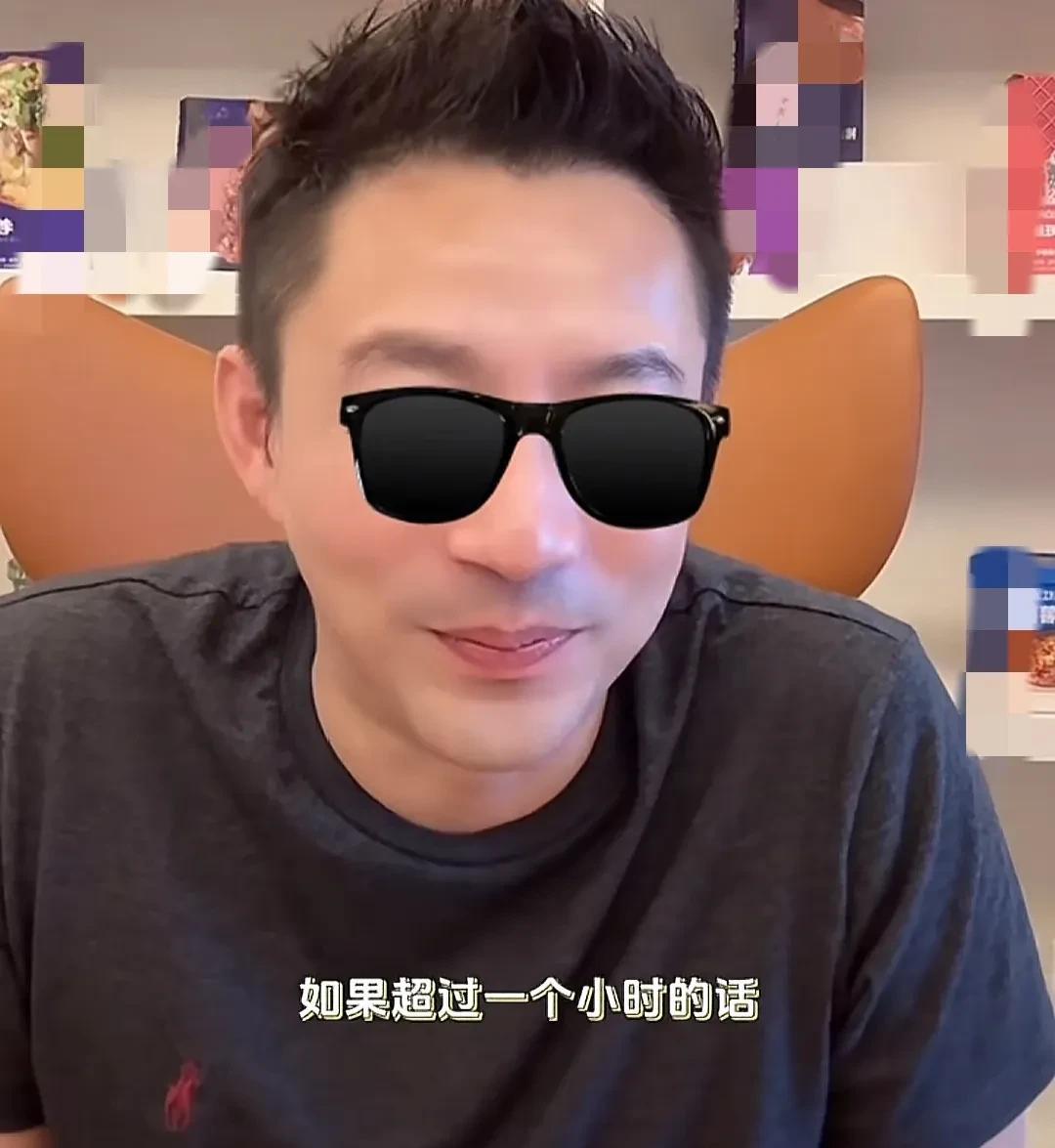 汪小菲是怎么让小霖霖放下电子游戏的呢？汪小菲笑嘻嘻的说：“姐姐小玥儿还好，因为大