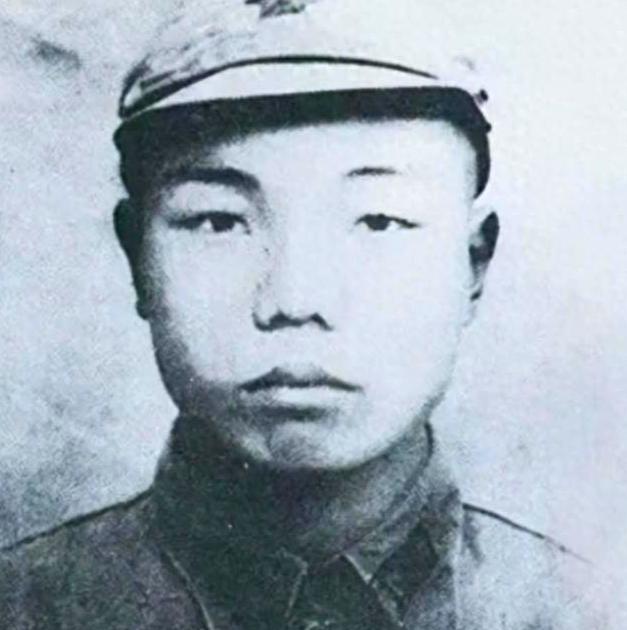 1938年，一位八路军将领在冀鲁边区根据地不幸遇害，惨遭地主武装分尸三截。萧华闻