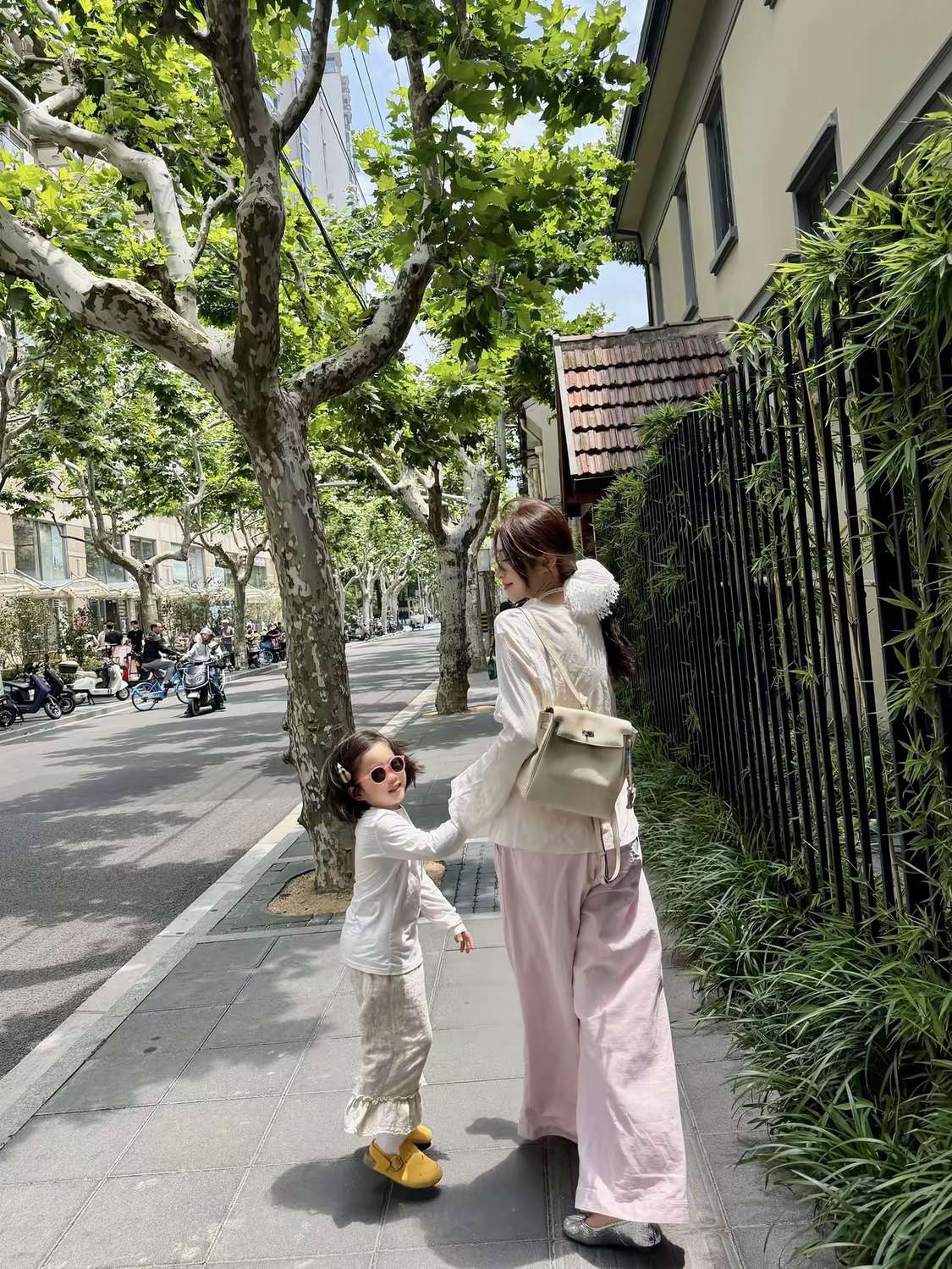 生完孩子的表嫂，气质不减当年啊