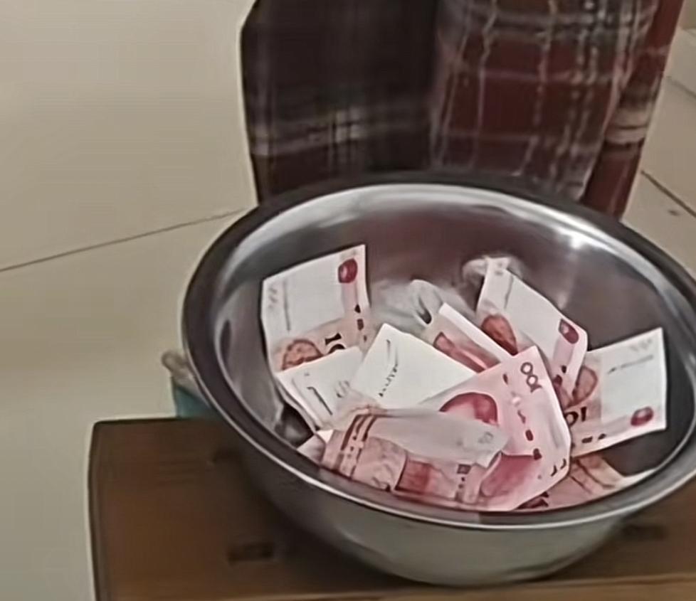 孩子过年所收的压岁钱，到底是该让孩子自己保管，还是说交给父母来保管？最近一起关