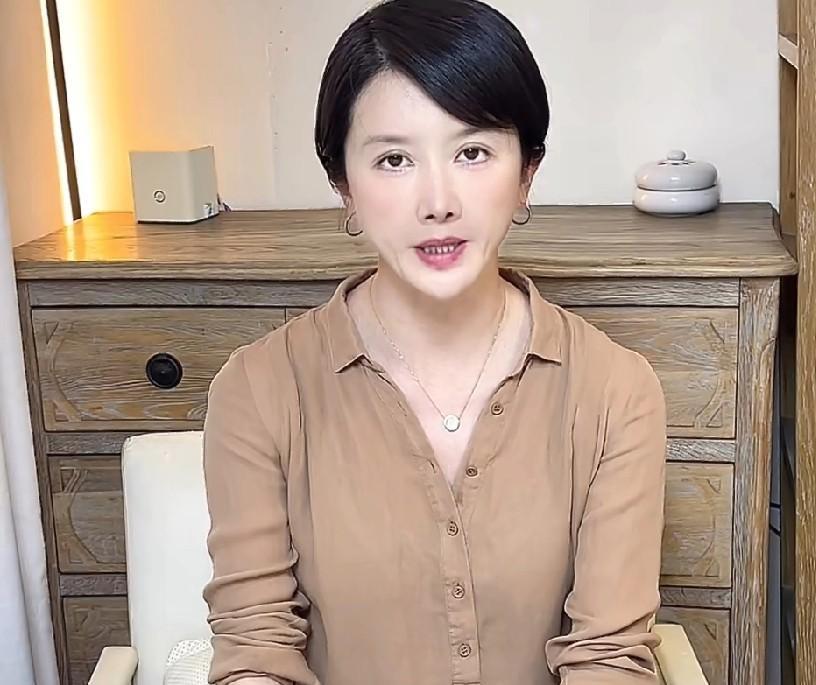 9月13日，女演员孙菲菲突然发文官宣自己离婚了，而且离婚有一段时间了，她现在打算