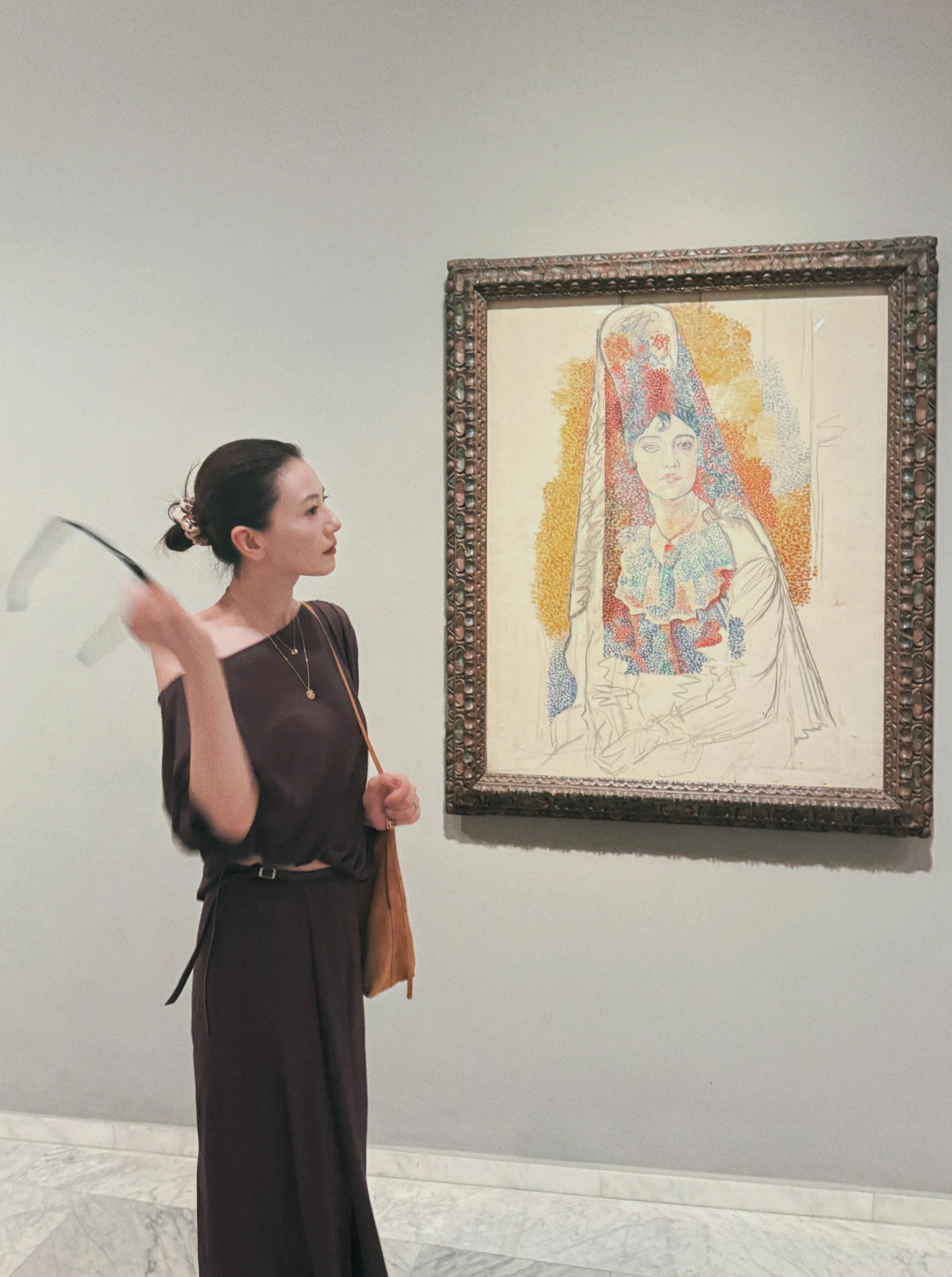 在巴塞罗那日行两万步的圆圆女神高圆圆​​​