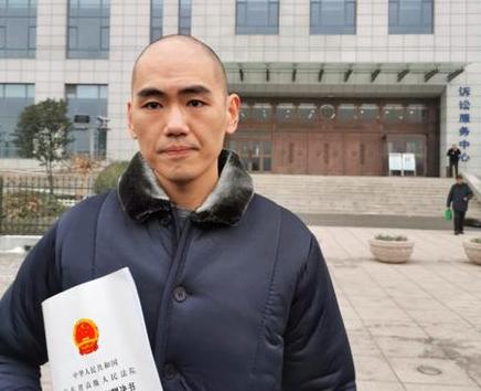 2005年1月10号，山东临沭县第二中学分校，一个15岁的女生没去参加升旗仪式，