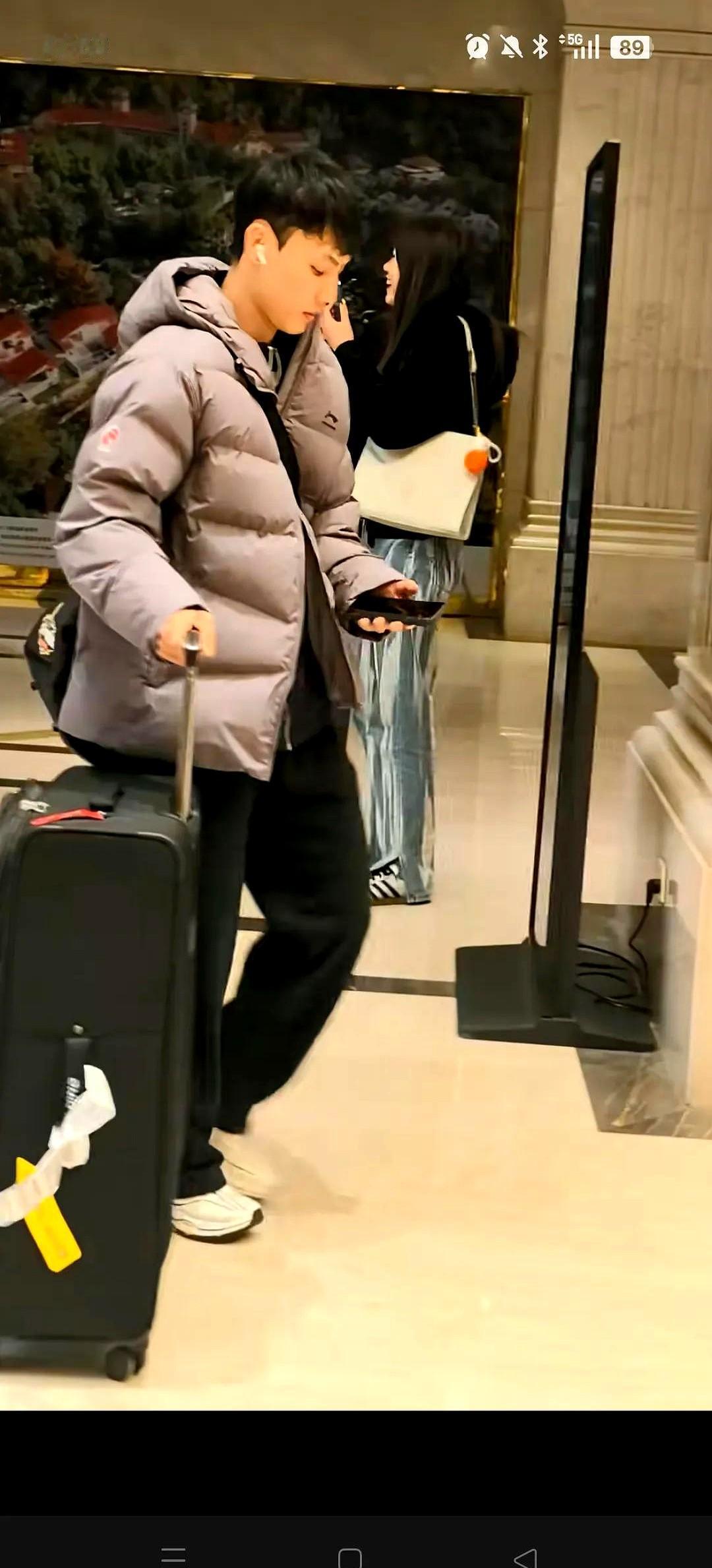 广东队球员徐杰、王少杰、焦泊乔等球员已经抵达了湖北武汉，备战CBA俱乐部赛，其中