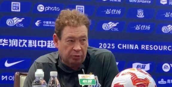 申花主帅斯卢茨基赛前发布会表示特谢拉的情绪管理一直是一把双刃剑！但斯卢茨基也承认