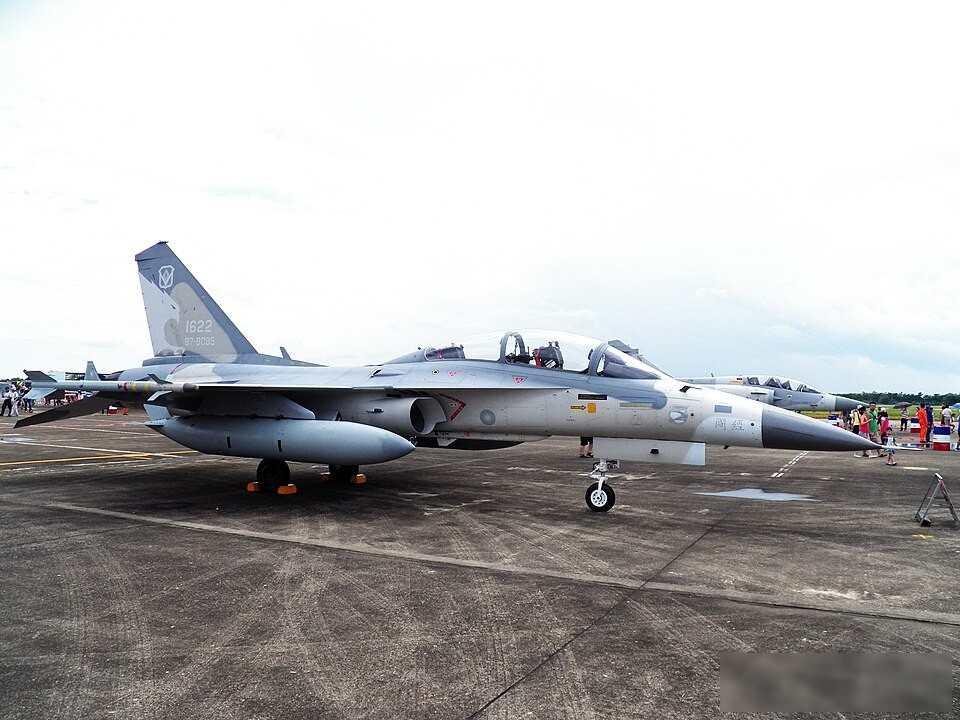 台空军女飞手还在飞，装备落后得让人着急，她每天的任务像在走钢丝2023年6月