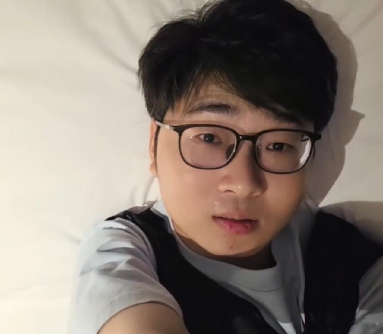 鲷哥说自己年纪大了，不想播了，播不了几年了鲷哥：我感觉我也播不了几年，播不了多久