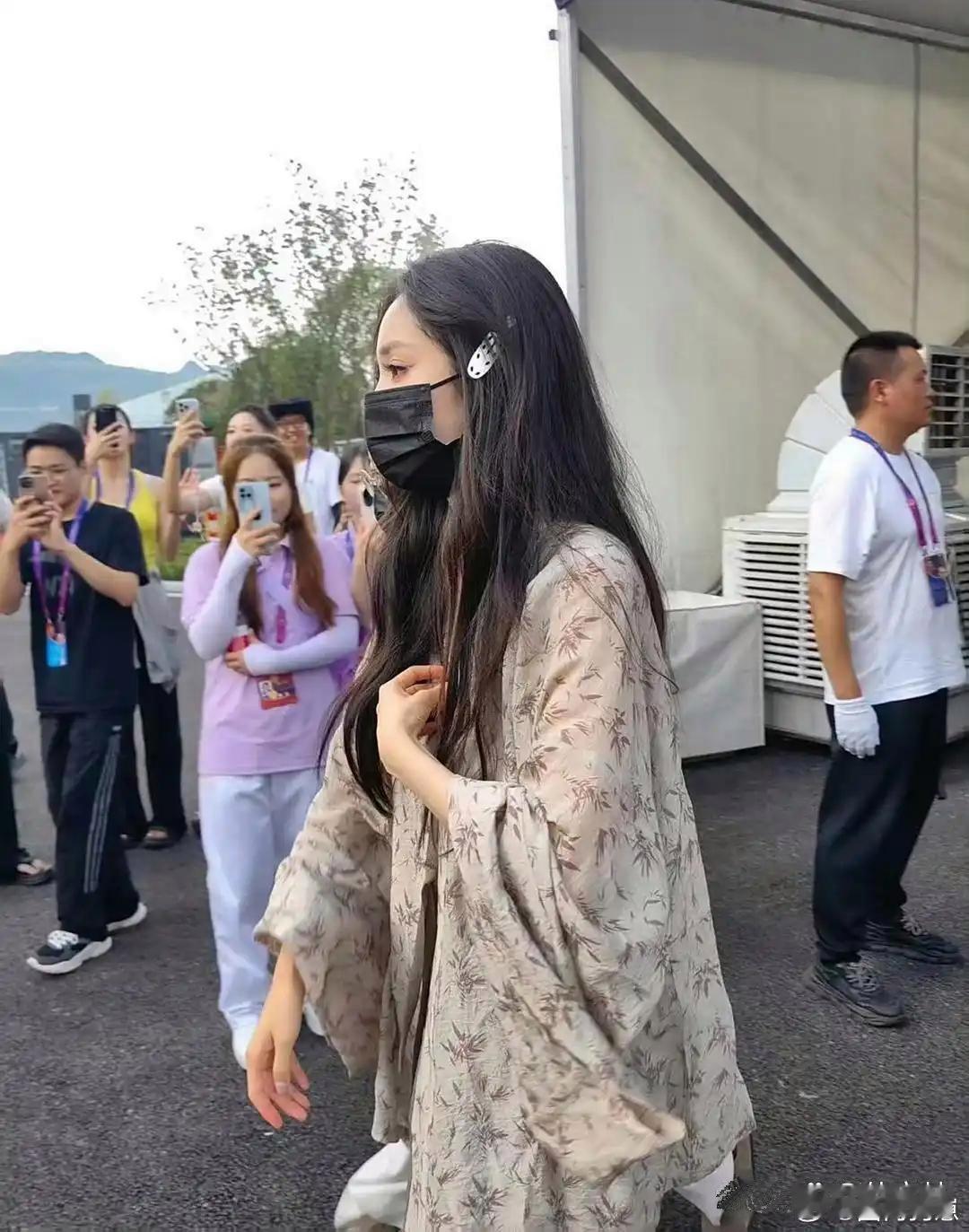 不敢想杨幂现实中得多绝，这颜值在内娱封神，爱慕者肯定排长队！