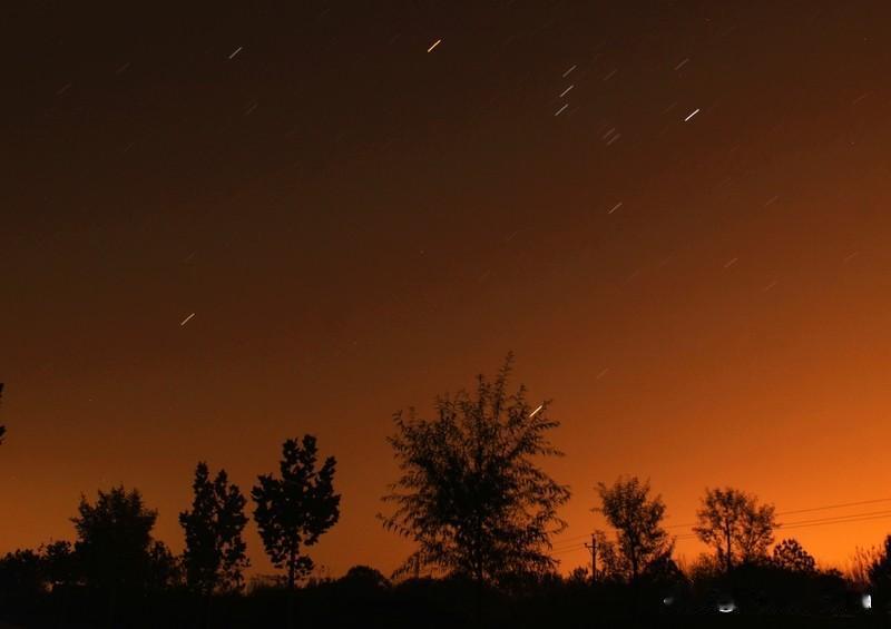 天蝎座跟狮子座哪个更强？这话题太有看头了！狮子座自信热情，喜欢当焦点，战斗力外