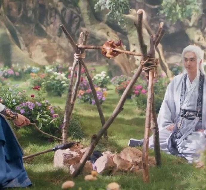 离谱啊，烤个鸡放这么高，能不能有点生活常识