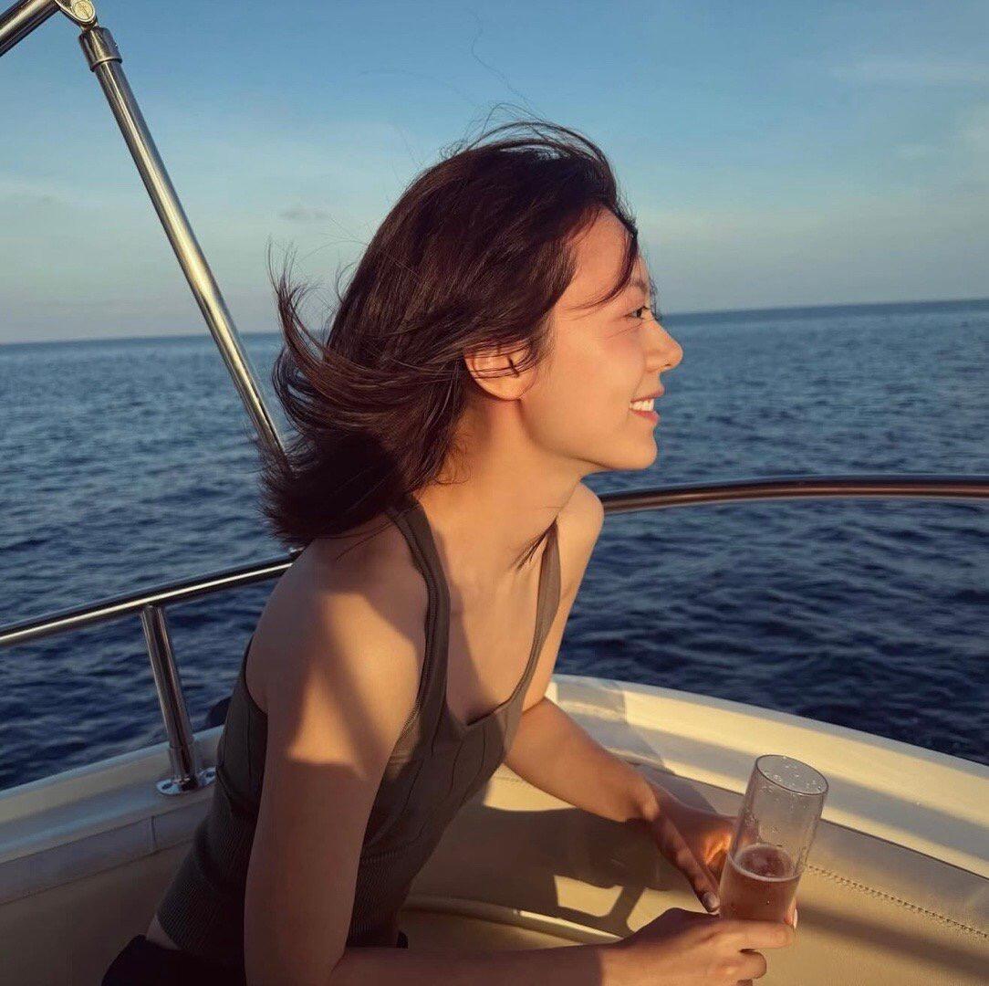 赵今麦海边度假