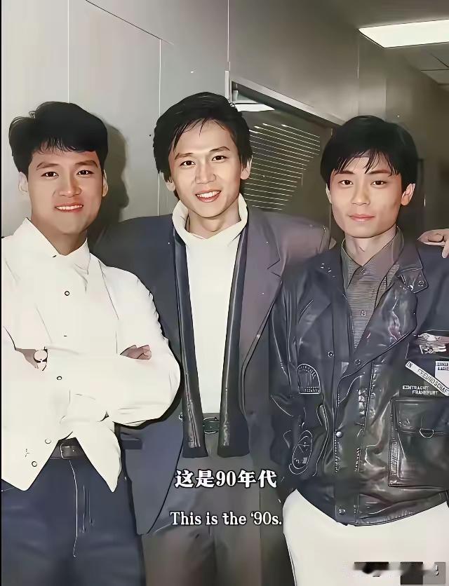 左边是周华健右边是王杰中间的人是谁？凭啥他站C位呢？