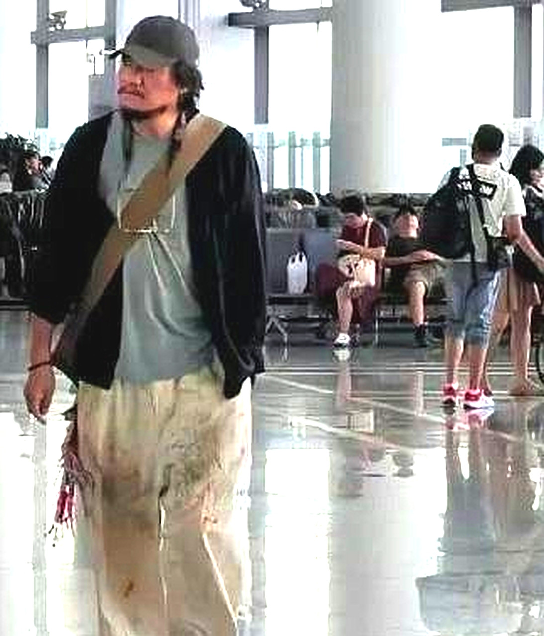 你以为他是流浪汉，其实人家穿的是巴黎世家新款！