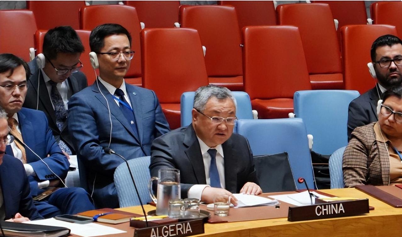 美国在联合国逼中国为这四年的俄乌冲突烂摊子“买单”。美方代表说，中国是俄罗斯