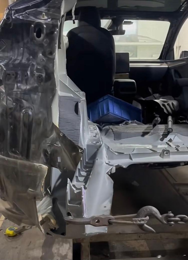 一体压铸维修，矫正+焊接。