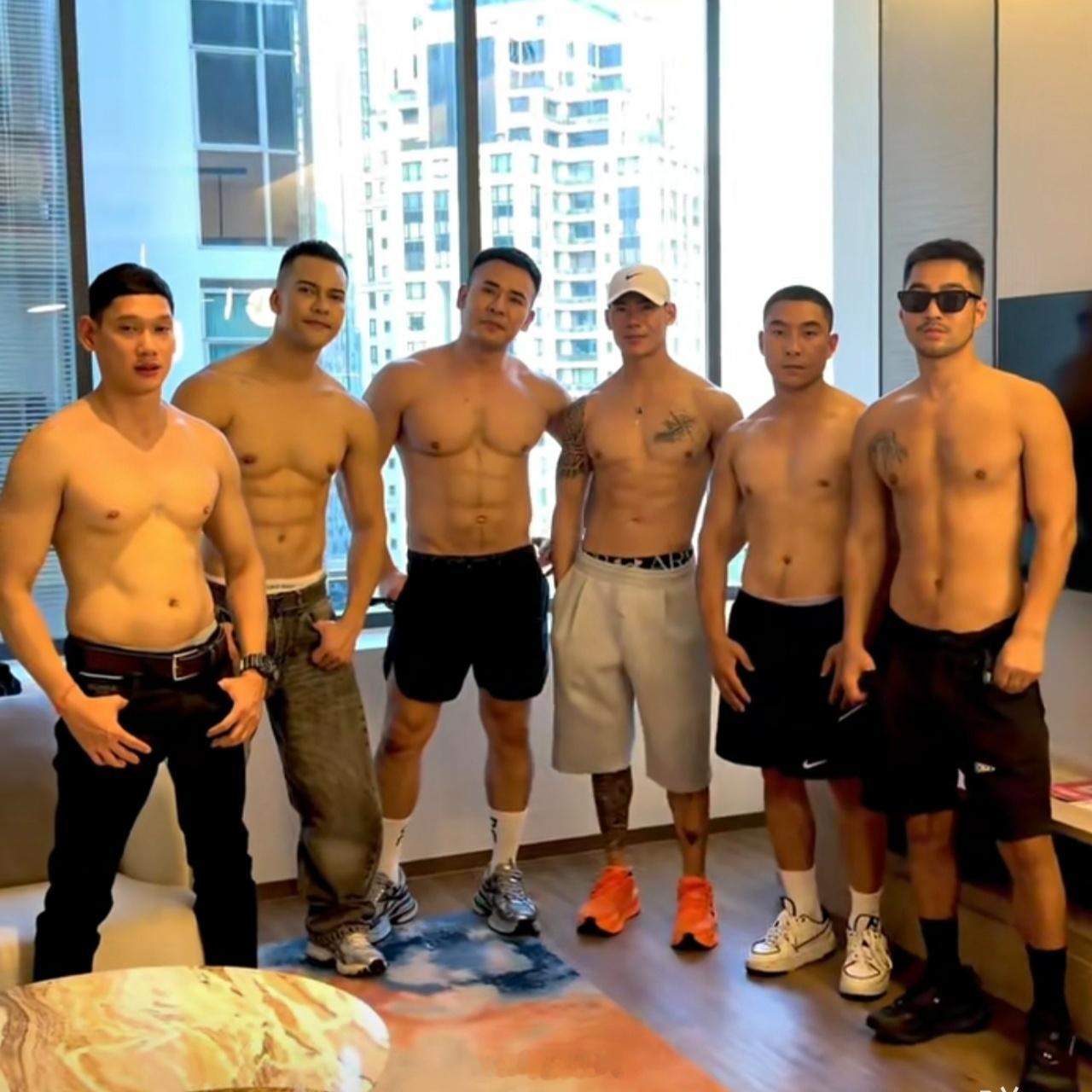 网黄“八哥”在泰国宣布复出，但他对象“乖乖就饭”却不在镜头里[抠鼻][抠鼻]​