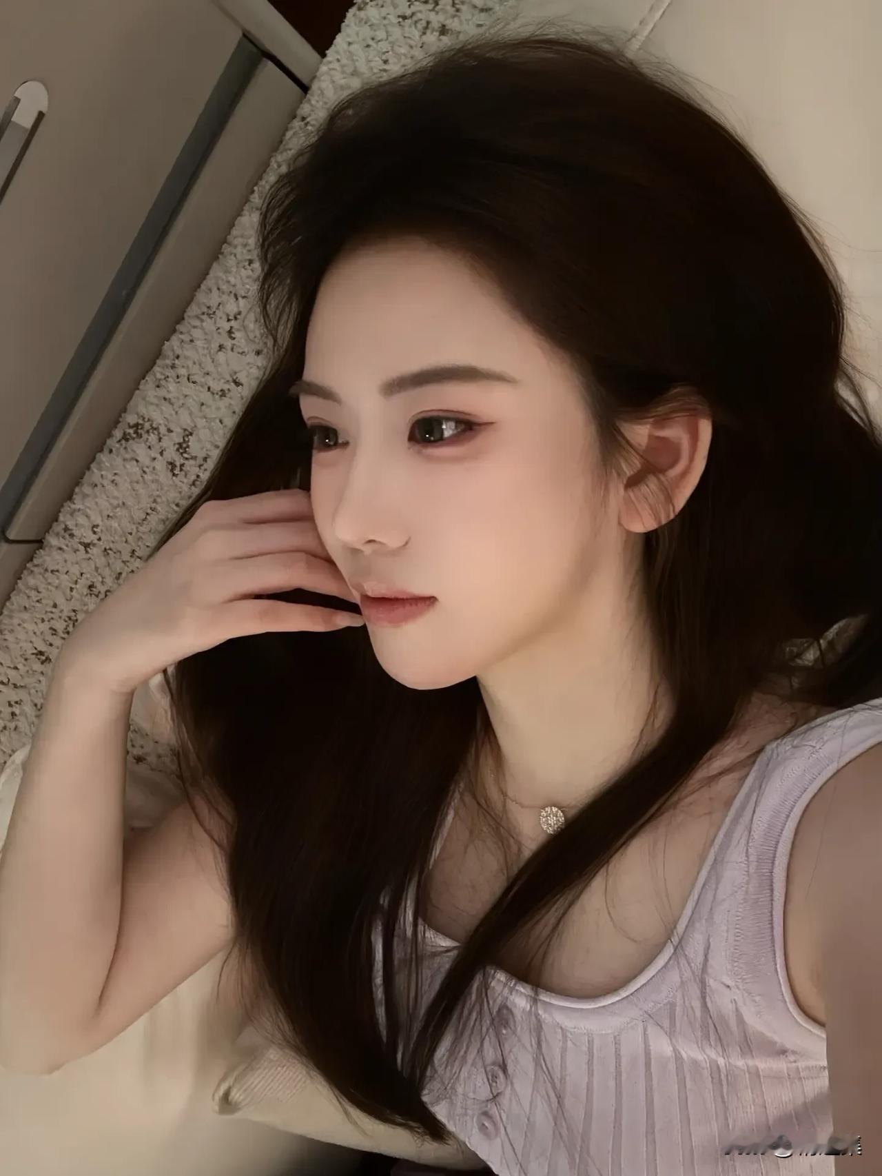 慵懒午后，少女心事