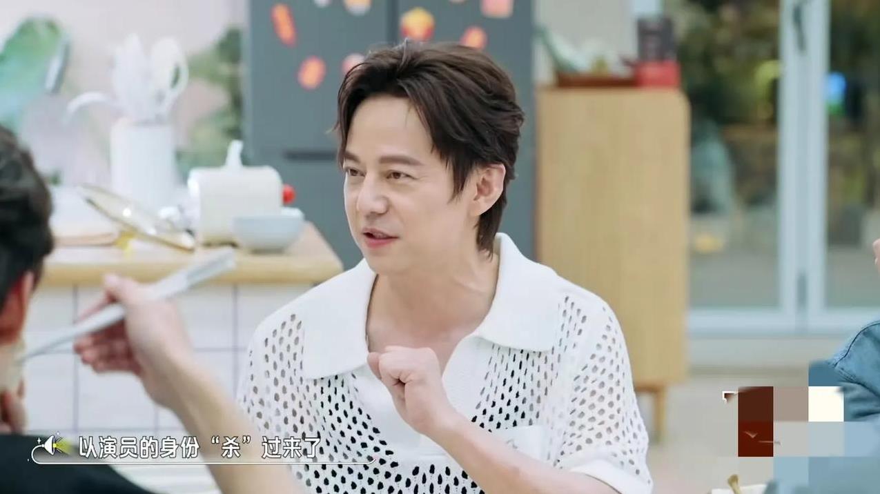 有实力才是硬道理。说起一位朋友，何炅说:“这个人我以为一辈子就错过他了，可是后