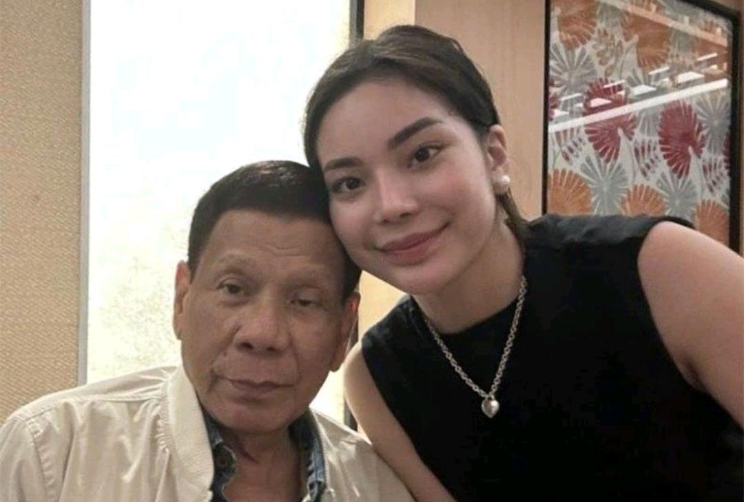 菲律宾媒体消息，菲律宾前总统罗德里戈·杜特尔特的女儿维罗妮卡（又名基蒂）·杜特