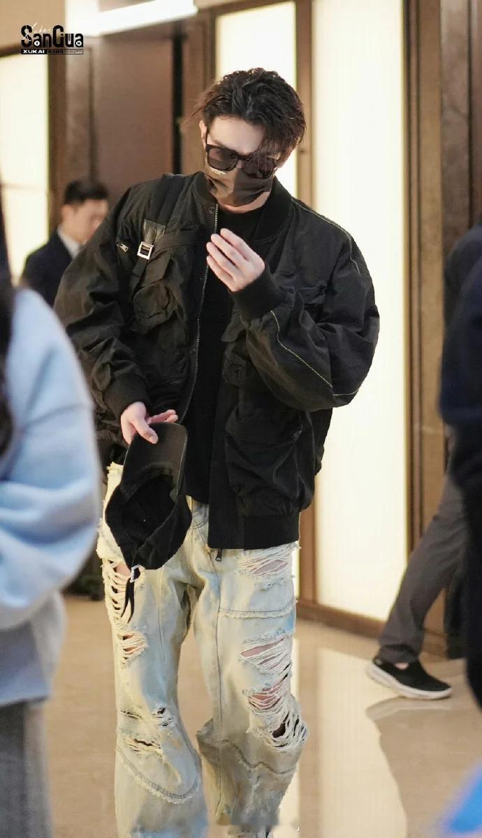 许凯这些年穿过的破洞裤18宫格放不下靓仔炸街～好潮男许凯