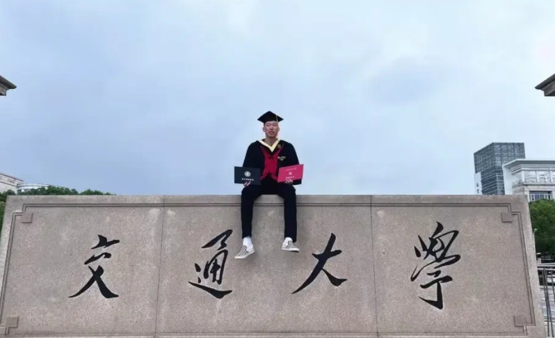 周琦真的可以永远告别国家队了，有些人上场是为国家队做贡献比如王俊杰，比如胡金秋