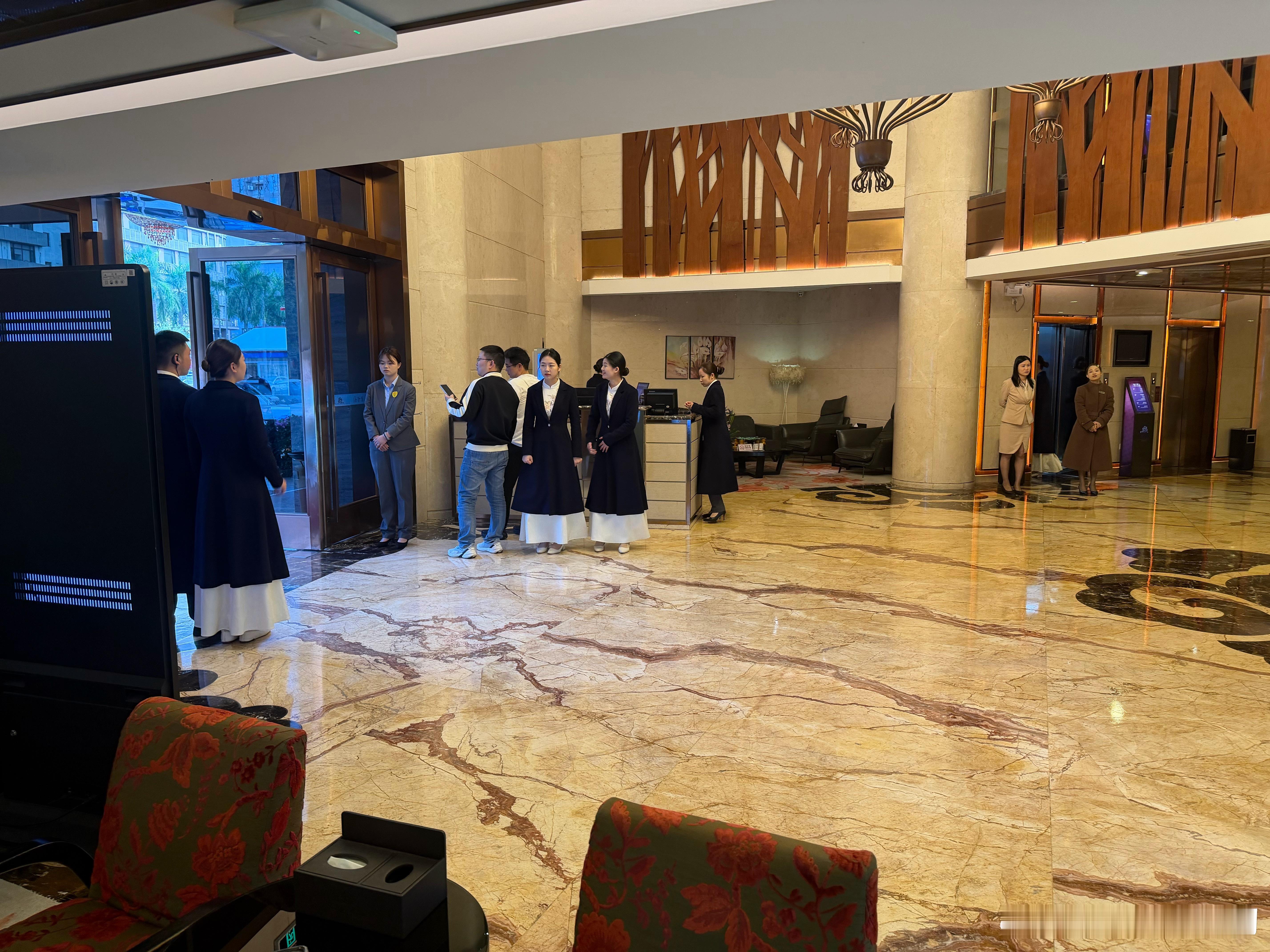 全是年轻人！十三周年！我也来消费了十三年！深圳·东方园国际美食水疗会