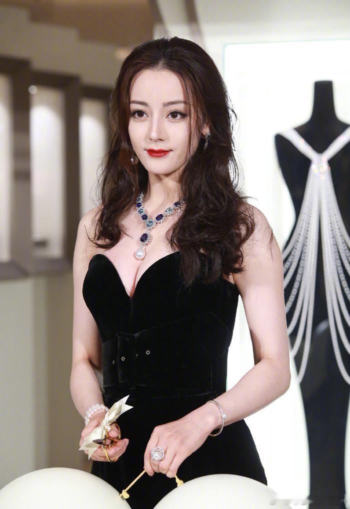 宋昕冉太爱了进来之后怎么看到全都是迪丽热巴的相关消息呢[笑着哭][笑着哭]这