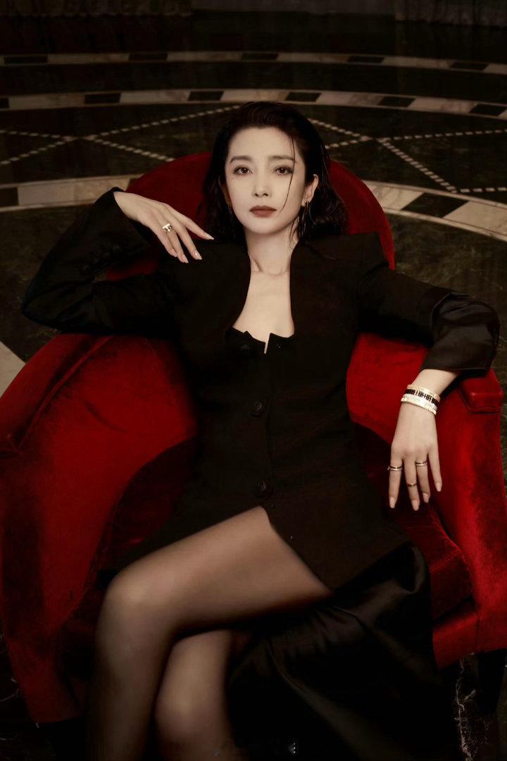 李冰冰黑丝大长腿不愧是国际巨星