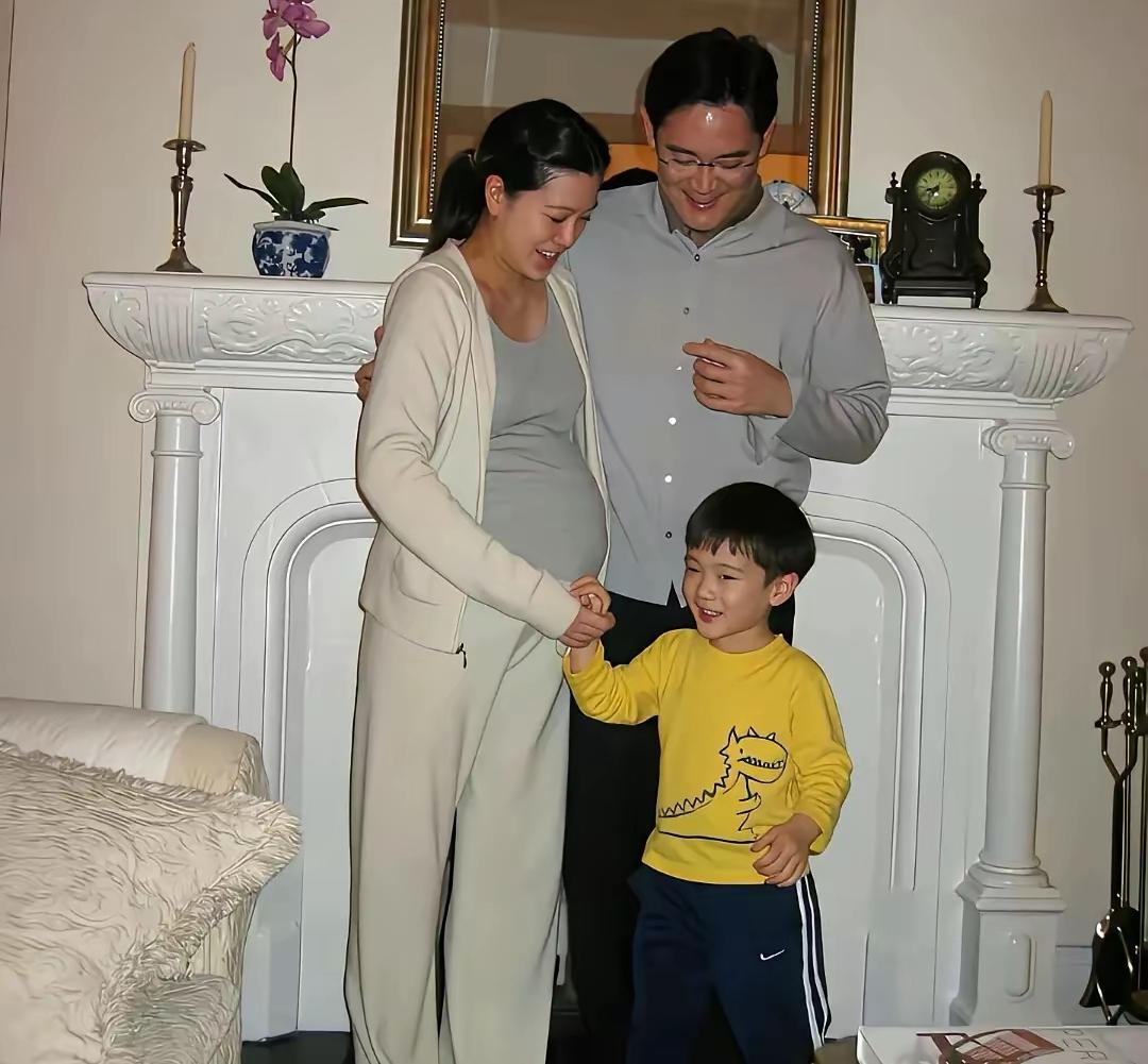 李在镕，曾经也深深爱过太子妃林世玲吧！他们的婚姻，始于家族联姻，最后也败给了家