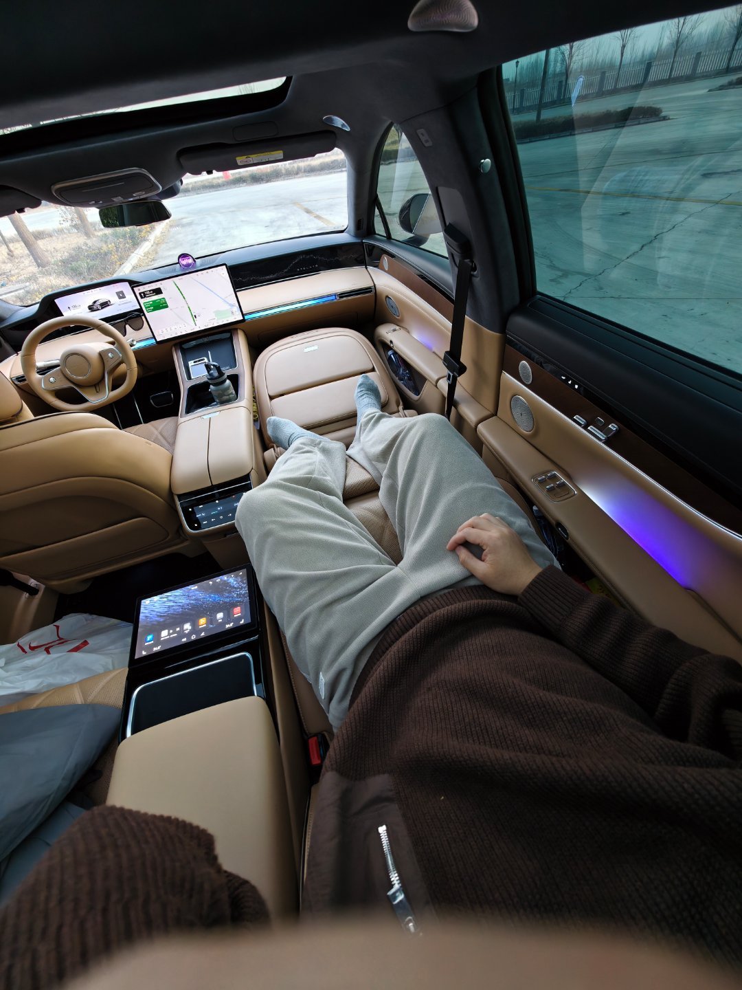 跑高速累了，打开移动的家此刻的享界S9值回票价享界s9