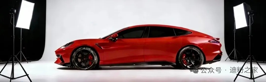 坪山总部路边惊现方程豹首款轿跑，裹着重伪装也藏不住气场，网友实拍一出，直接炸翻车