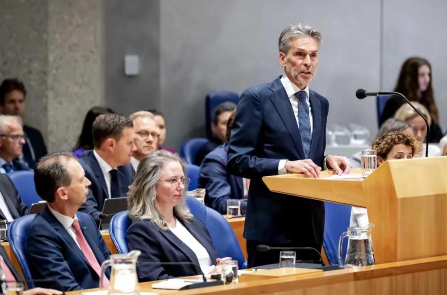 这一回中国可真要杀鸡给猴看了。中国实在忍无可忍，终于要杀鸡给猴看了，谁是这只鸡？