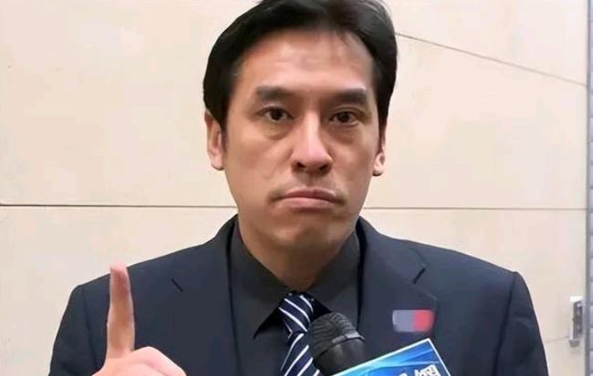 黄暐瀚再次出来放话了！4月21日，根据岛内媒体报道，黄暐瀚表示，1996年中共就